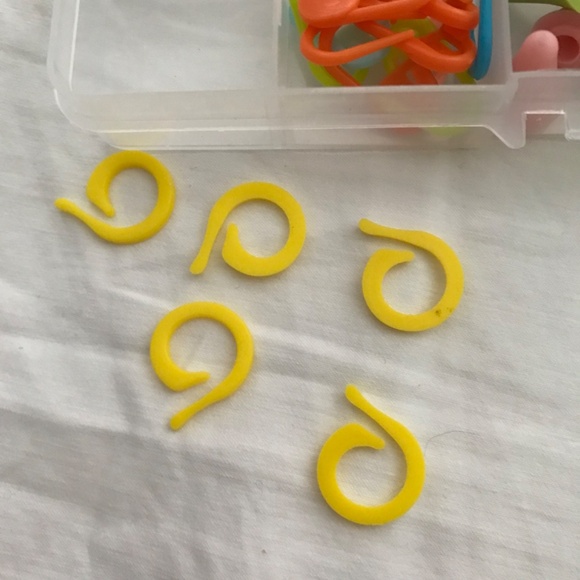 NEW Crochet Set Kit Beginner 8 Hooks 0.6mm to 1.75mm Amigurumi - Picture 4 of 6